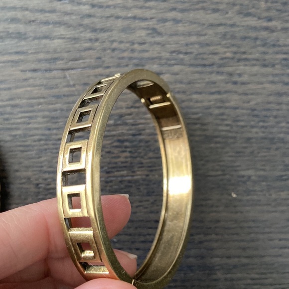 Beautiful Heidi Daus Bangles (Pair) Purple Stones on Antiqued Gold Bracelet - Picture 5 of 5